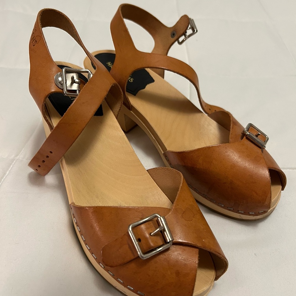 Stylish Tan Leather Women's Sandals